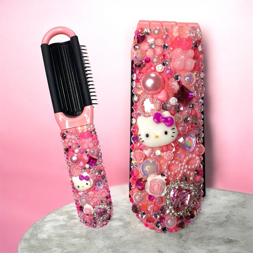 *NEW* Hello Kitty Sparkling Pink Compact Hairbrush